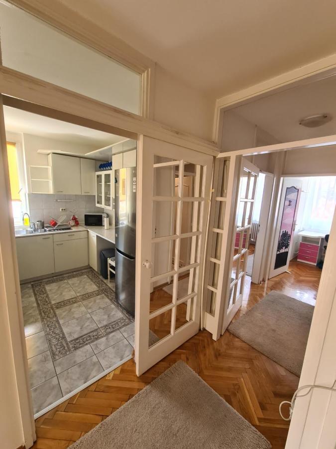 Walnut Apartment - Private Garage Sarajevo Luaran gambar