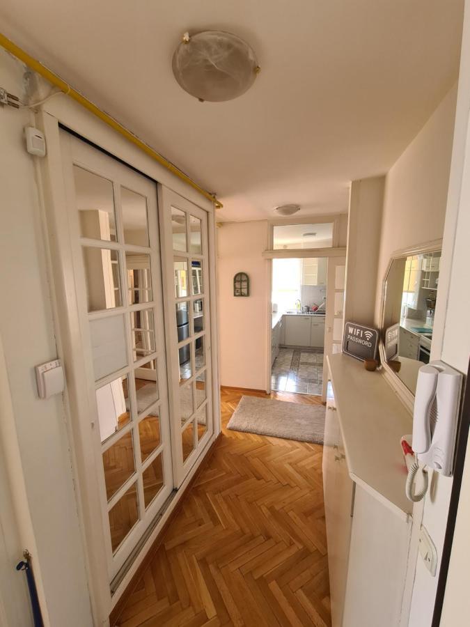 Walnut Apartment - Private Garage Sarajevo Luaran gambar