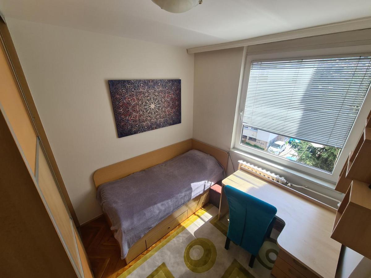 Walnut Apartment - Private Garage Sarajevo Luaran gambar